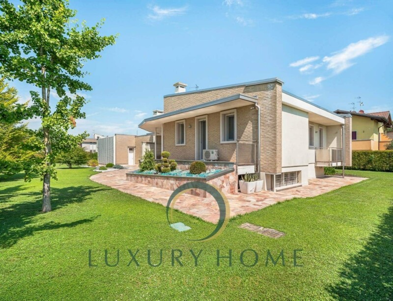Signorile villa singola con giardino privato Rio - Ponte San Nicolò - Padova